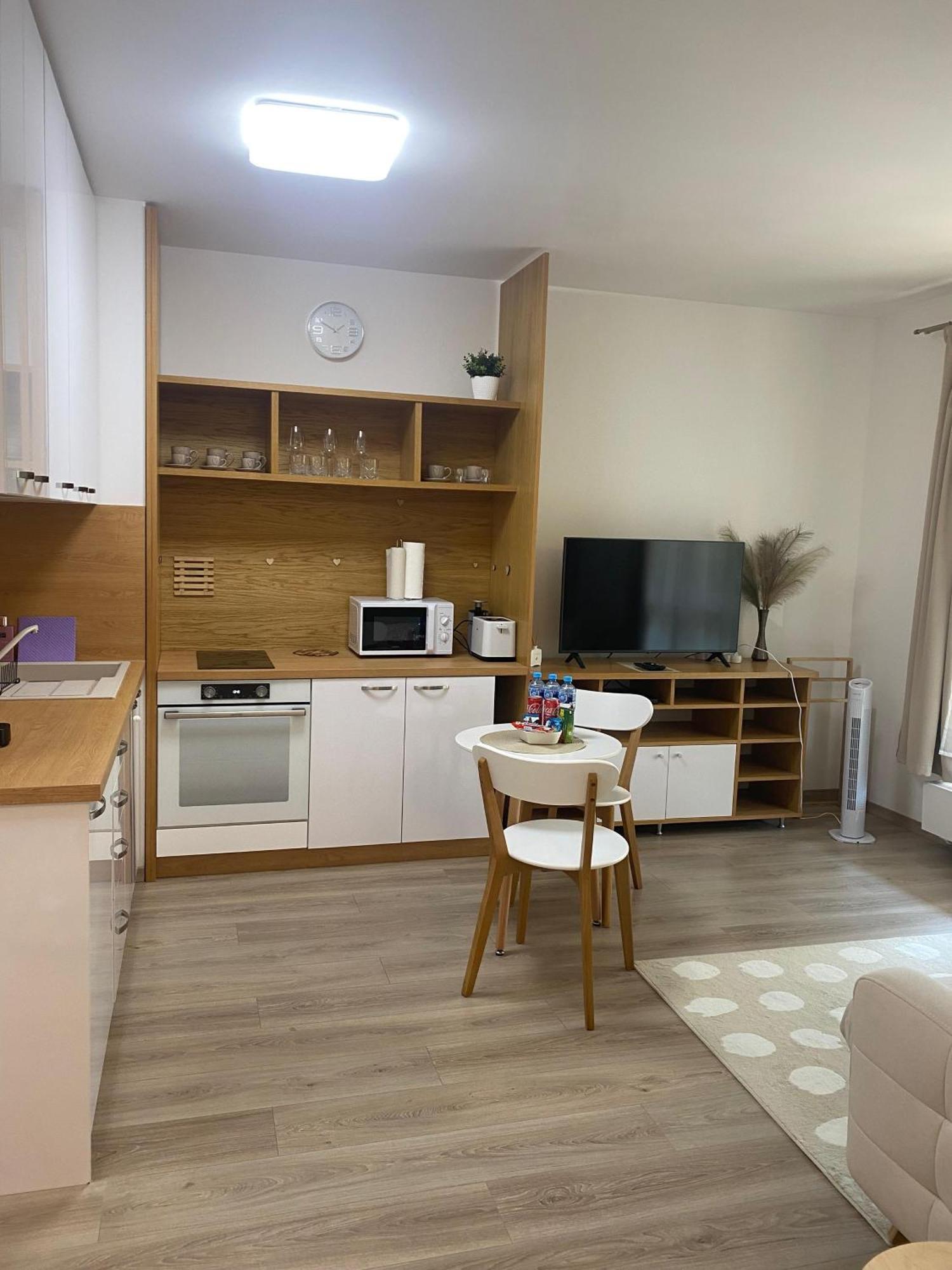 Lia Apartman - Private Parking Bratislava Exterior photo